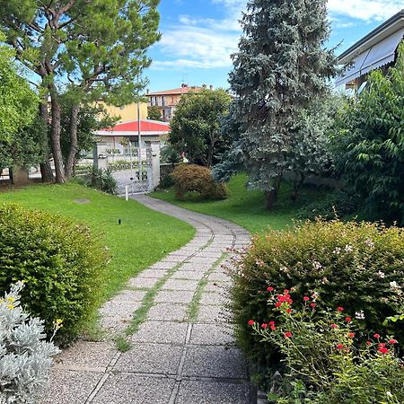 Ferienwohnung Gold Garda Desenzano Desenzano del Garda Exterior foto