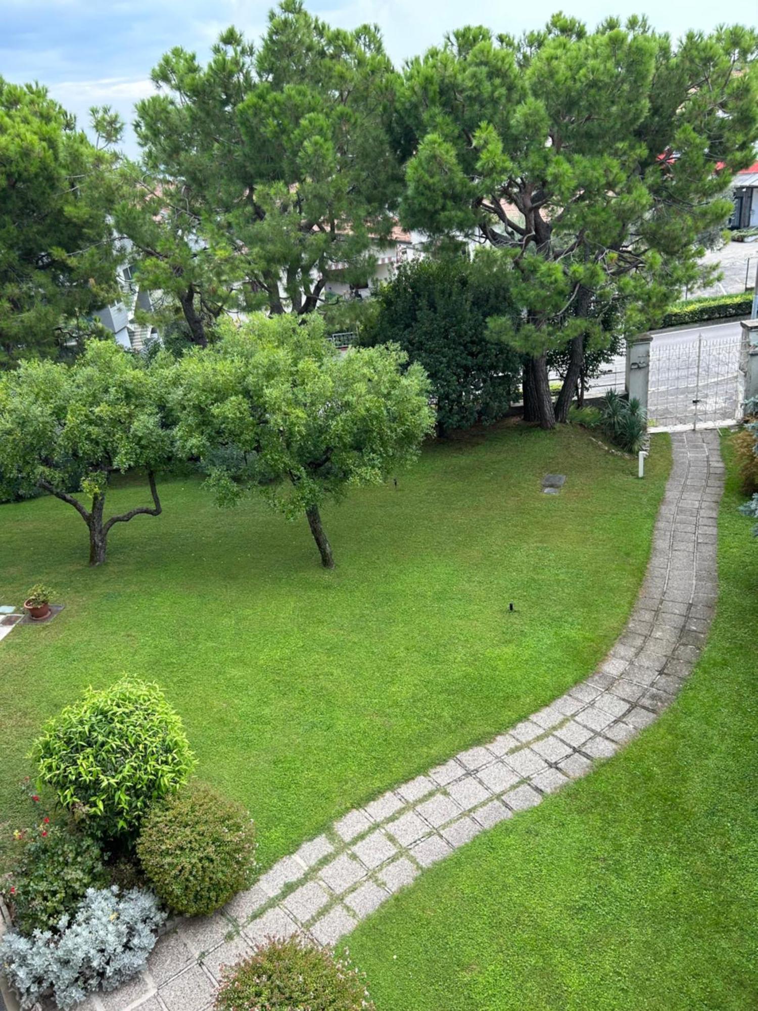 Ferienwohnung Gold Garda Desenzano Desenzano del Garda Exterior foto