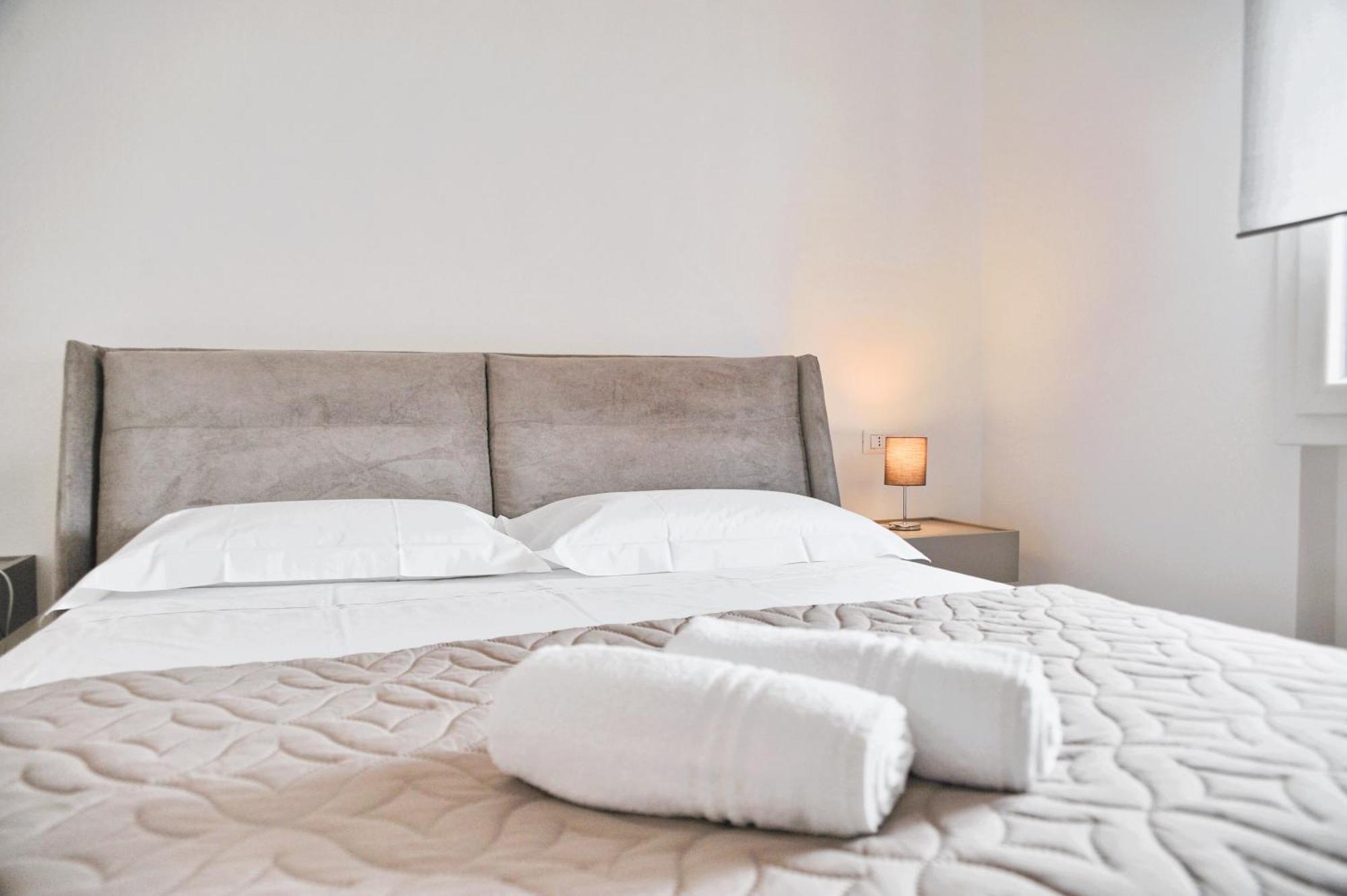 Ferienwohnung Gold Garda Desenzano Desenzano del Garda Exterior foto